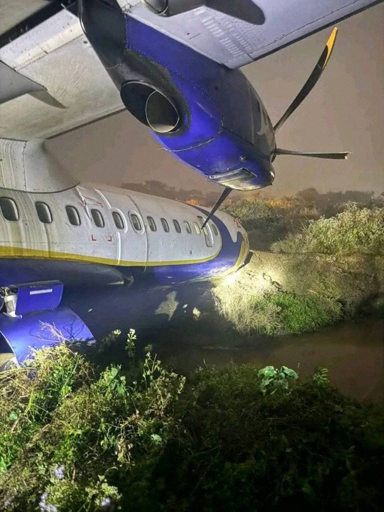 The aircraft after coming to a stop (Photo: Local Police)