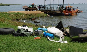 Recovered debris of the IL-76 (Photo: AFP/Peter Busomoke