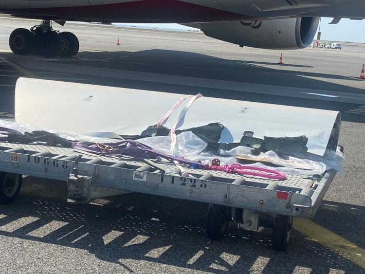 The damaged slat during replacement