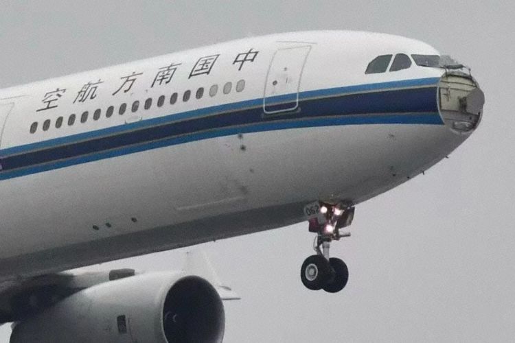 The aircraft on final approach