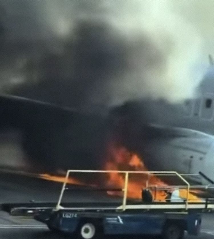 The right hand engine at the gate